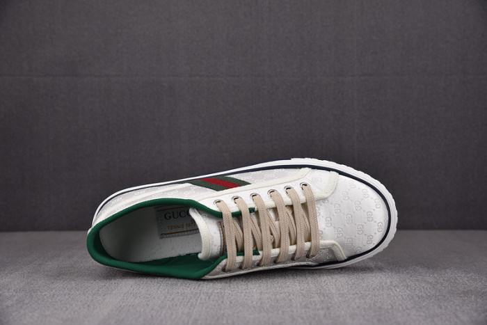 G*u*i* trainer sneaker95