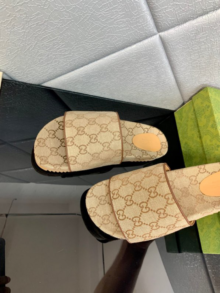 G*u*i* sandal98