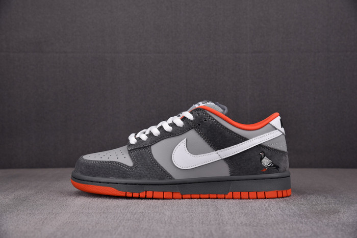 NIKE DUNK SB LOW “STAPLE NYC PIGEON” 304292-011