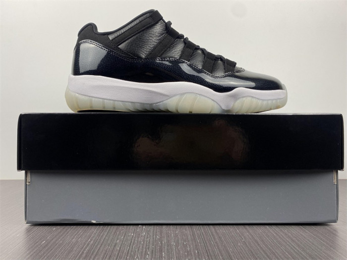 AIR JORDAN 11 LOW "72-10" EXPECT AV2187-001