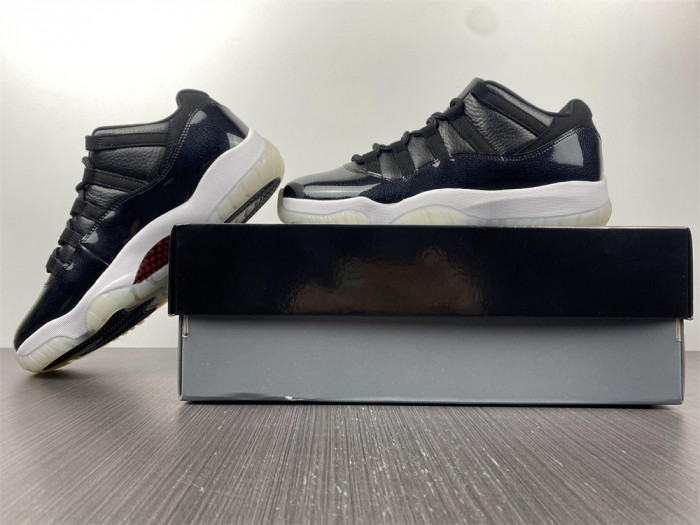 AIR JORDAN 11 LOW "72-10" EXPECT AV2187-001