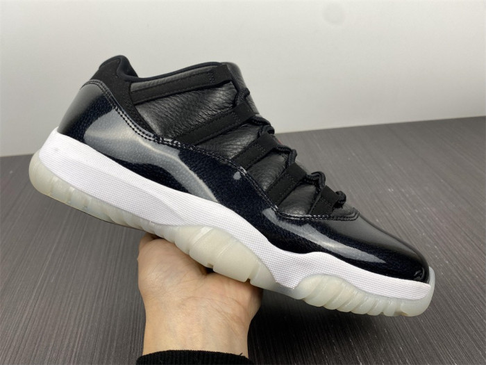 AIR JORDAN 11 LOW "72-10" EXPECT AV2187-001