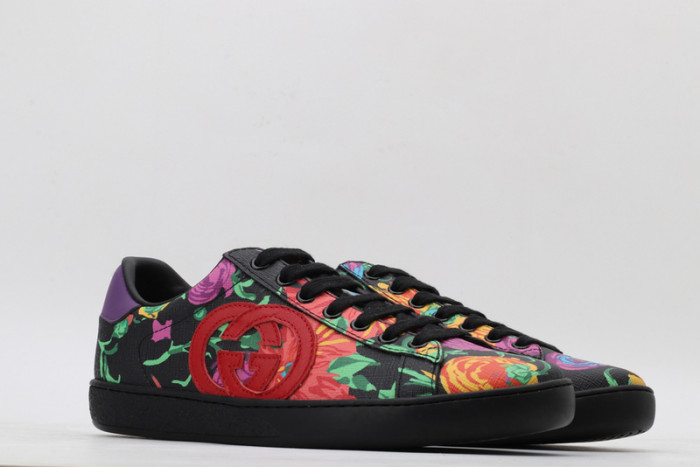 G*u*i* trainer sneaker66