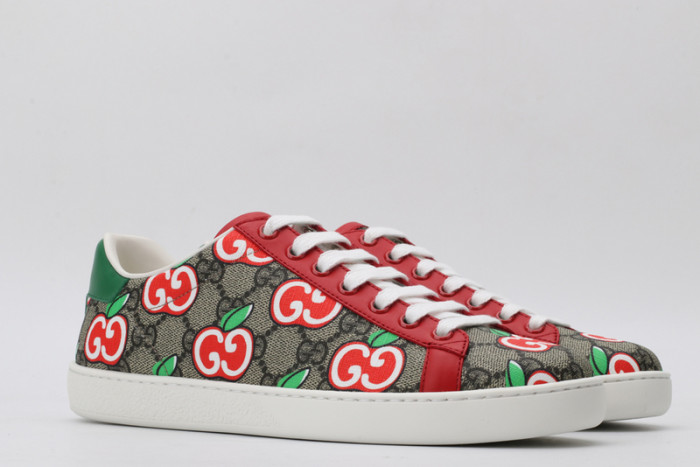 G*u*i* trainer sneaker45